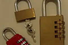 Три катинара с ключове и с шифър